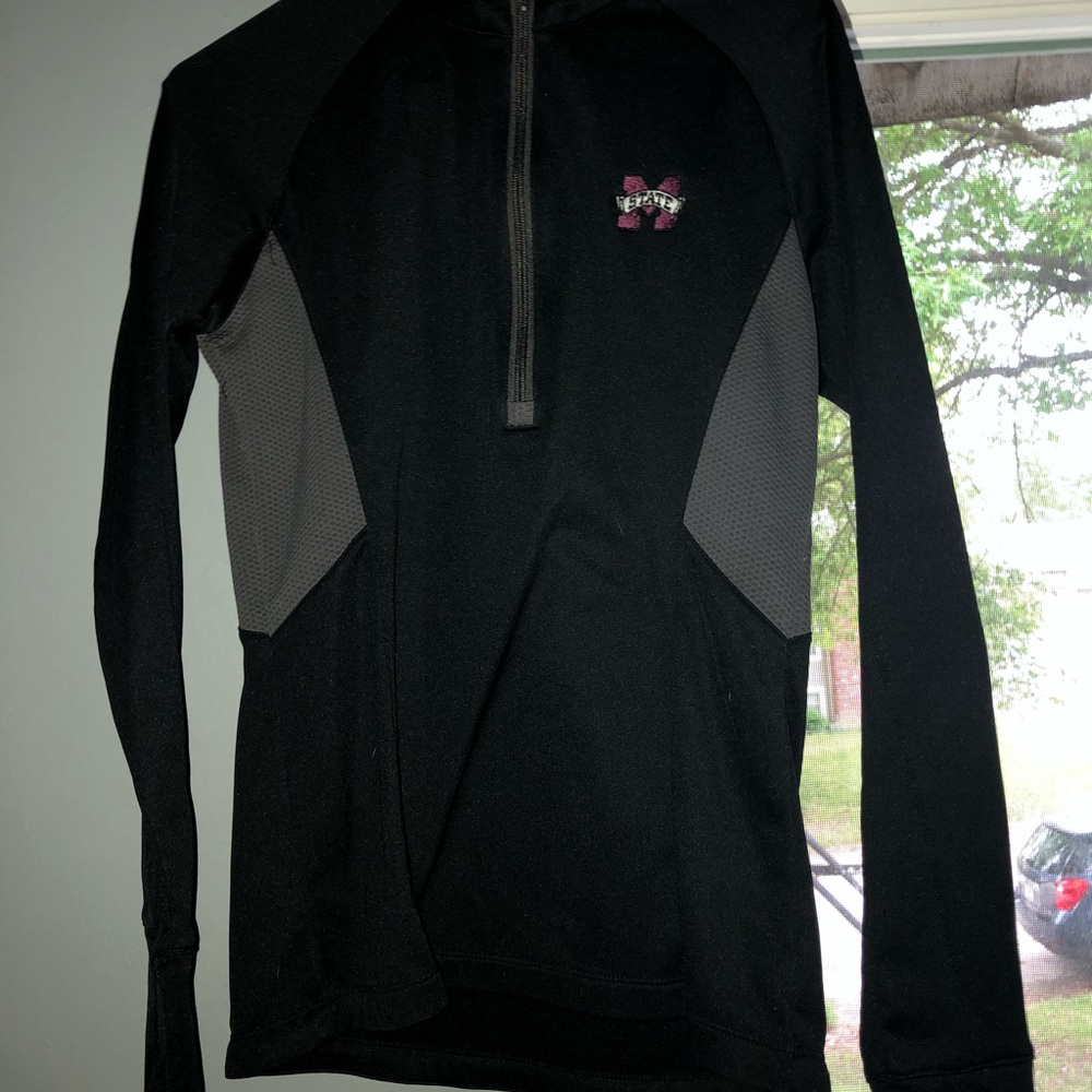 Under armor semi-fitted. Cold gear. Half zip.